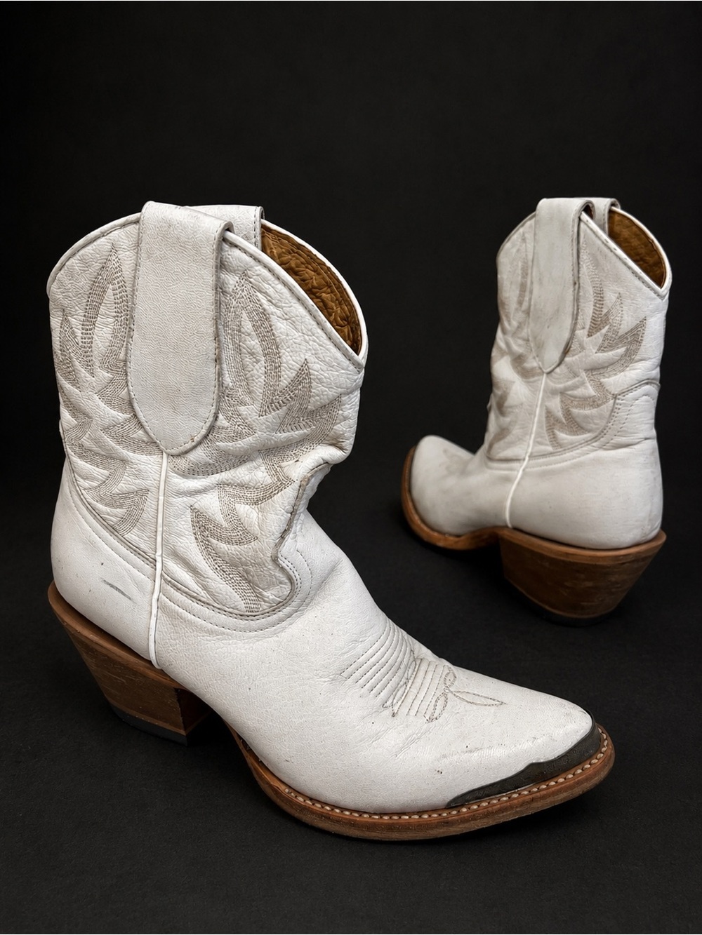 IDYLLWIND WHEELS WESTERN BOOTIES ROUND TOE ivory cowboys embroidered women 6.5M